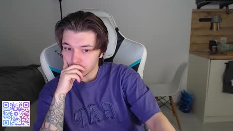 Snapshot of jayce_icestone chatting on October 21, 2025, 8:37 am Jayce online show from October 21, 2025, 8:37 am