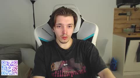 Snapshot of jayce_icestone chatting on November 5, 2025, 9:42 am Jayce online show from November 5, 2025, 9:42 am