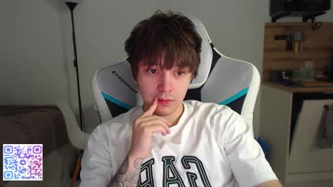 Snapshot of jayce_icestone chatting on November 21, 2025, 10:08 pm Jayce online show from November 21, 2025, 10:08 pm