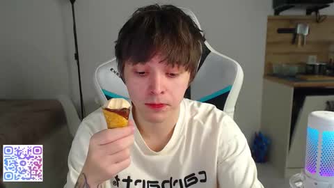 Snapshot of jayce_icestone chatting on November 25, 2025, 10:26 am Jayce online show from November 25, 2025, 10:26 am