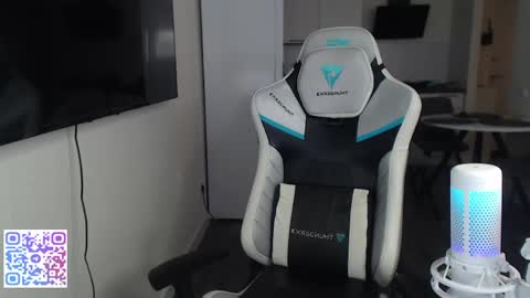 Jayce online show from April 22, 2026, 4:59 am