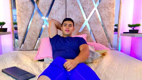 jayd_muscle online show from December 18, 2025, 5:02 am