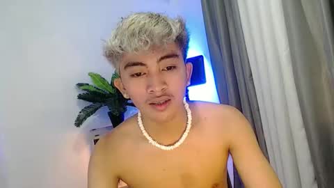 jaysee_hugecox online show from April 17, 2026, 4:26 am