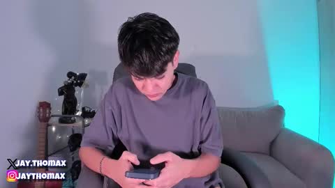 jaythomax online show from February 9, 2025, 3:23 pm