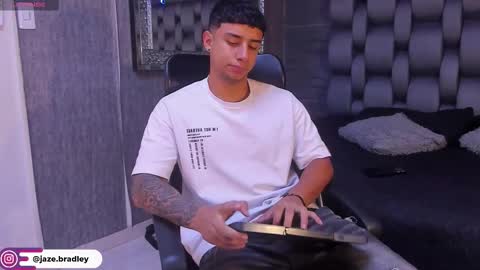 jaze_bradley online show from September 17, 2025, 11:23 am