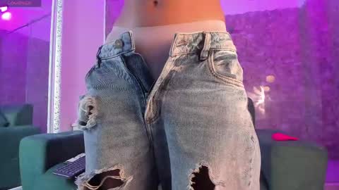 jazmiin_evans online show from April 20, 2026, 8:32 pm