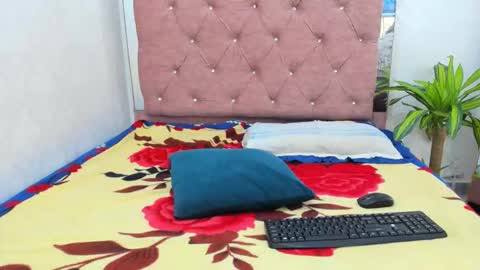 jazmin040_ online show from January 14, 2026, 11:49 am