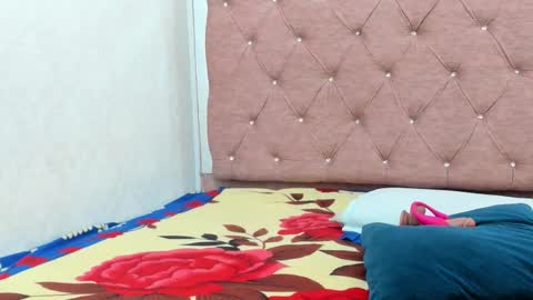 jazmin040_ online show from January 16, 2026, 11:47 am