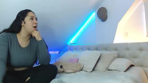 Jazmin and Scarlett online show from October 18, 2025, 11:00 am