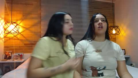 Jazmin and Scarlett online show from November 26, 2025, 9:43 am