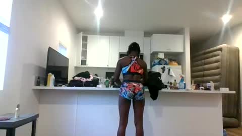 Jazzystelo online show from October 8, 2025, 2:58 pm