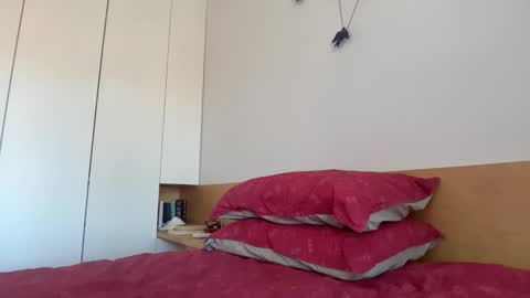 jbearbearbear online show from October 1, 2025, 9:15 am