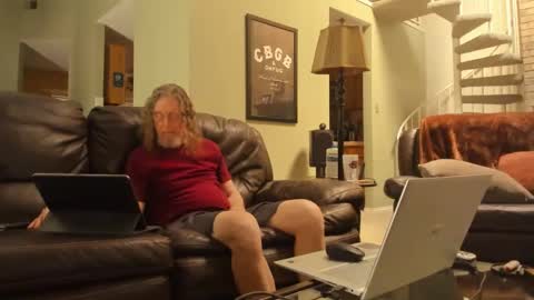 JDinEuless online show from February 8, 2025, 7:59 pm