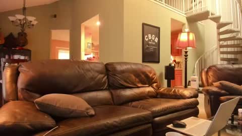 JDinEuless online show from October 5, 2025, 1:09 pm