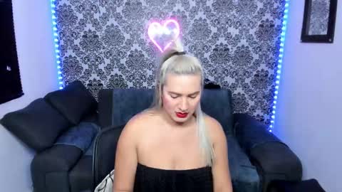 . Julianita y Valery . online show from October 18, 2025, 4:04 am