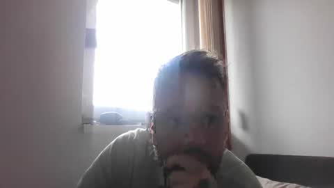 Snapshot of je_melody chatting on May 19, 2026, 11:27 am EJ Melody online show from May 19, 2026, 11:27 am