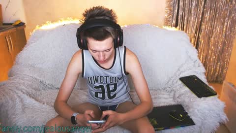 Angel online show from February 2, 2025, 3:10 am