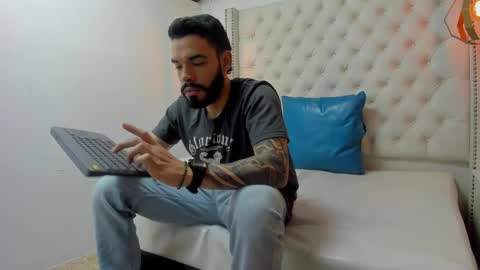 JEAN online show from April 21, 2026, 1:42 am