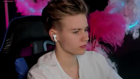 jean_wilsons online show from April 18, 2026, 11:14 am