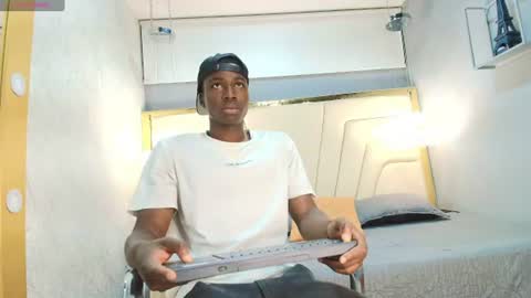 Snapshot of jeandante_ chatting on August 3, 2026, 7:39 pm Jeandante online show from August 3, 2026, 7:39 pm