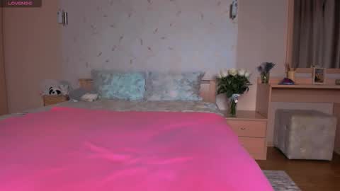 Jeanne online show from November 13, 2025, 2:43 am