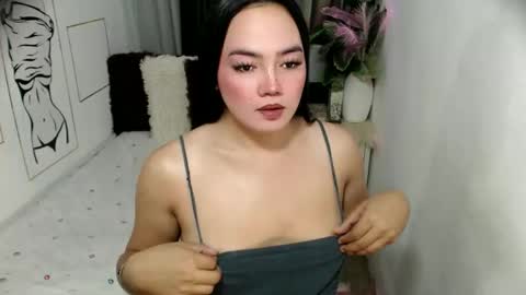 Jeanwants2play online show from April 17, 2026, 11:52 pm