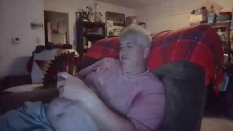 dadbody71 online show from May 17, 2026, 2:09 am