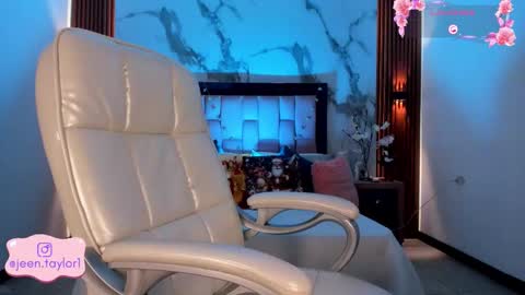 Jeen Taylor online show from November 24, 2025, 8:08 pm