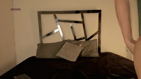 jei_7m online show from November 4, 2025, 2:54 am