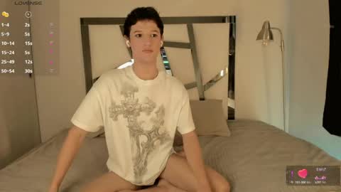 jei_7m online show from April 11, 2026, 8:57 pm