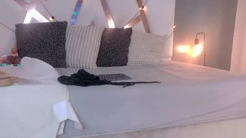 Jena  online show from April 21, 2026, 3:24 am