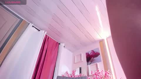 Snapshot of jenie_fire_ chatting on October 4, 2025, 8:07 pm Angie online show from October 4, 2025, 8:07 pm