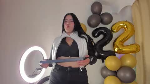 jeniferpowell_nm online show from October 4, 2025, 10:52 pm