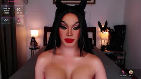 Queen Jenifer online show from November 1, 2025, 6:43 pm