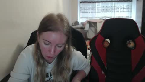 JenisAndPeter online show from October 7, 2025, 6:10 am