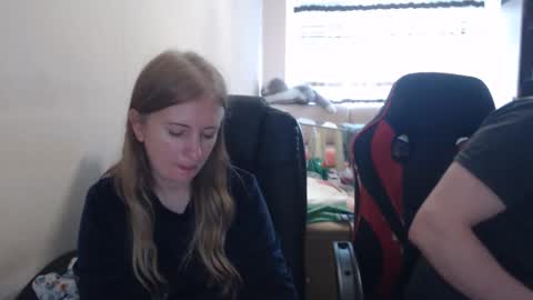 JenisAndPeter online show from October 28, 2025, 9:35 am