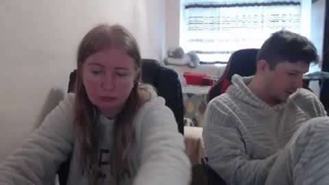 JenisAndPeter online show from December 15, 2025, 8:18 am