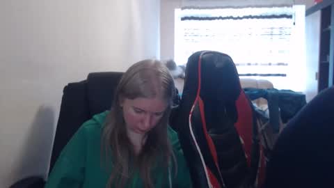 JenisAndPeter online show from March 25, 2026, 7:14 am