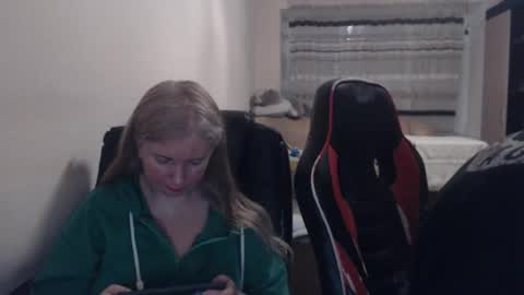 JenisAndPeter online show from April 17, 2026, 6:44 pm