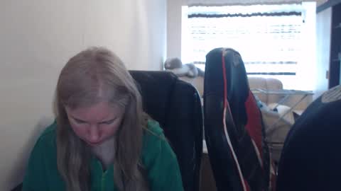 JenisAndPeter online show from April 18, 2026, 6:50 am