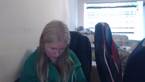 JenisAndPeter online show from April 20, 2026, 6:27 am