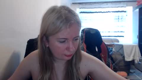 Snapshot of jenisandpeter chatting on June 17, 2026, 5:43 am JenisAndPeter online show from June 17, 2026, 5:43 am