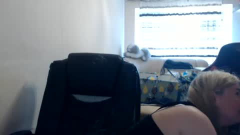 Snapshot of jenisandpeter chatting on June 29, 2026, 10:15 am JenisAndPeter online show from June 29, 2026, 10:15 am