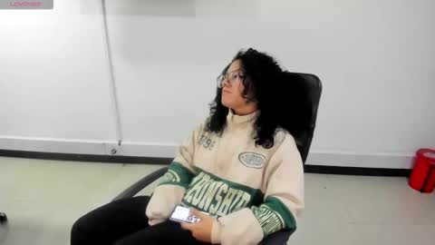 jenn online show from November 15, 2025, 7:54 pm