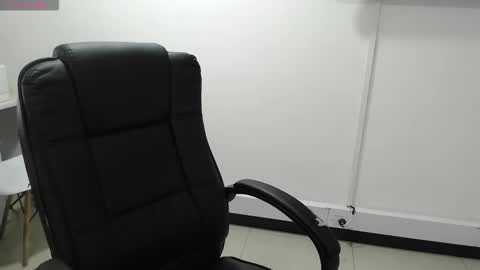 jenn online show from November 25, 2025, 10:32 pm