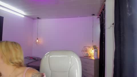 Snapshot of jennaa_cooper chatting on September 27, 2025, 8:03 pm jennaa_cooper online show from September 27, 2025, 8:03 pm