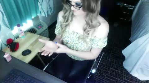 Snapshot of jennacd4life chatting on January 28, 2025, 5:56 pm Jenna Cross online show from January 28, 2025, 5:56 pm