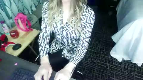 Snapshot of jennacd4life chatting on February 16, 2025, 9:27 pm Jenna Cross online show from February 16, 2025, 9:27 pm