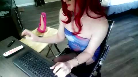 Snapshot of jennacd4life chatting on March 9, 2025, 8:42 pm Jenna Cross online show from March 9, 2025, 8:42 pm