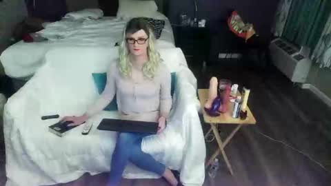 Snapshot of jennacd4life chatting on November 16, 2025, 10:59 pm Jenna Cross online show from November 16, 2025, 10:59 pm